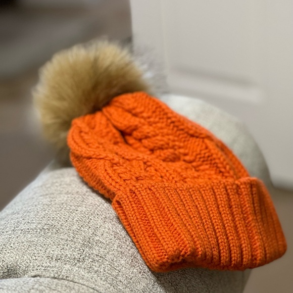 Pom beanie/ hat - Picture 2 of 4
